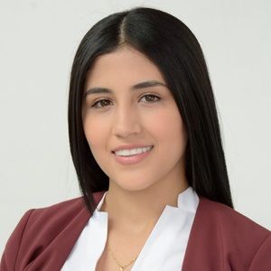 Meet your Posher, Estefania